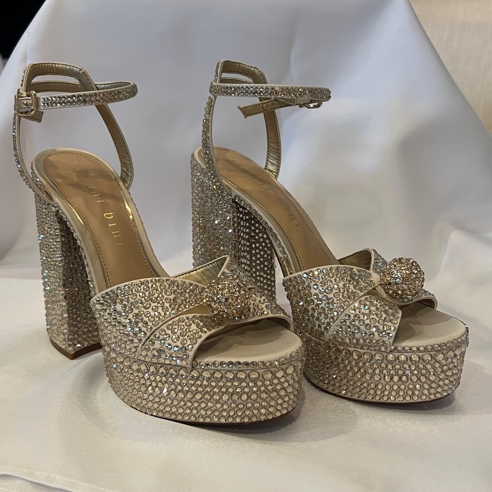 Elegant Rhinestone Embellished Platform Heels - Soft Gold